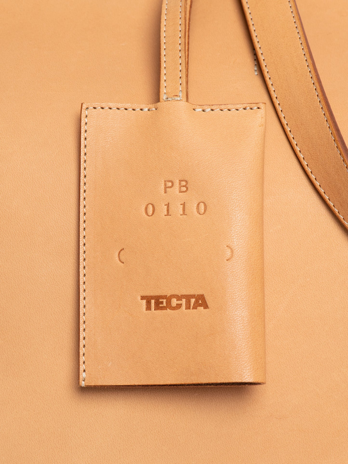 PB 0110 x TECTA AB 4 Weekender Light Tan